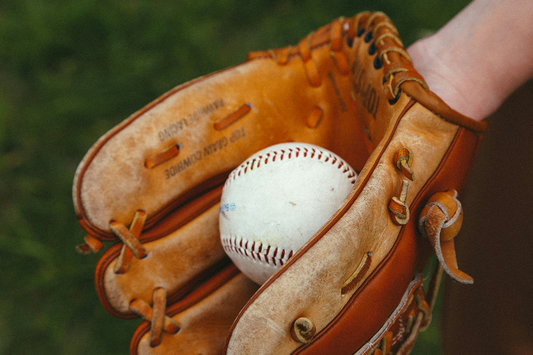 50 Softball Quotes That Build Team Confidence